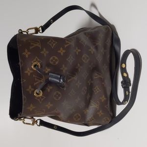 Rare LOUIS VUITTON Néonoé MM Black Monogram Used.